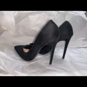 Black pumps 6.5